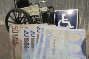 Carmen Di Lauro, parlamentare del Movimento 5 Stelle, ha presentato un emendamento alla legge di bilancio che propone l’aumento delle pensioni di invalidità